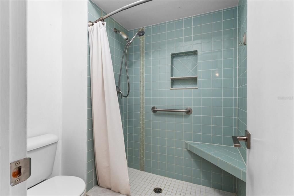 最近售出: $245,000 (3 贝兹, 2 浴室, 1564 平方英尺)