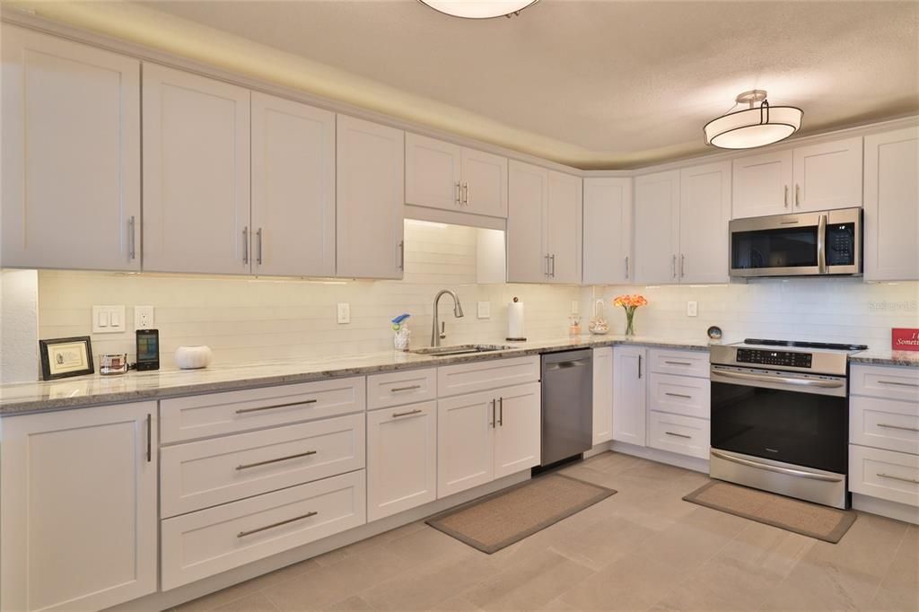 For Sale: $564,900 (2 beds, 2 baths, 1590 Square Feet)