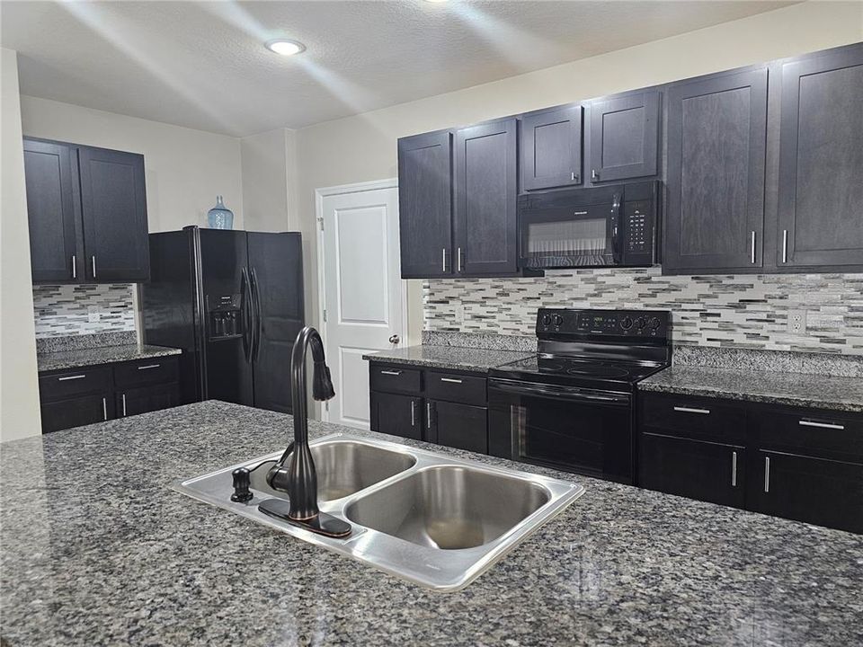 For Rent: $2,695 (4 beds, 2 baths, 2260 Square Feet)