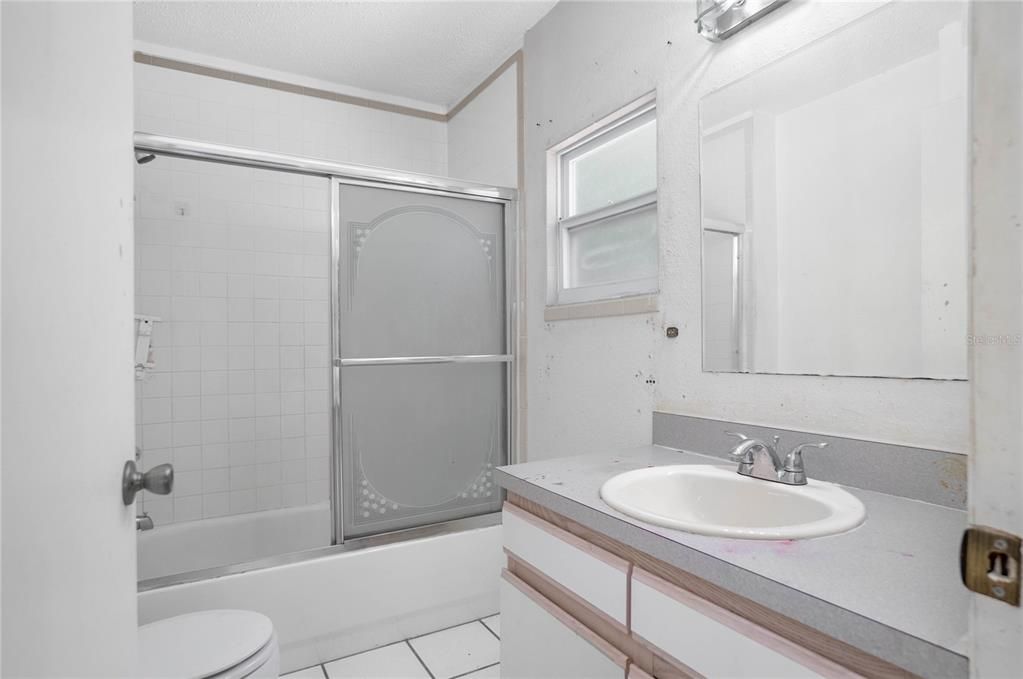For Sale: $179,900 (2 beds, 2 baths, 1328 Square Feet)