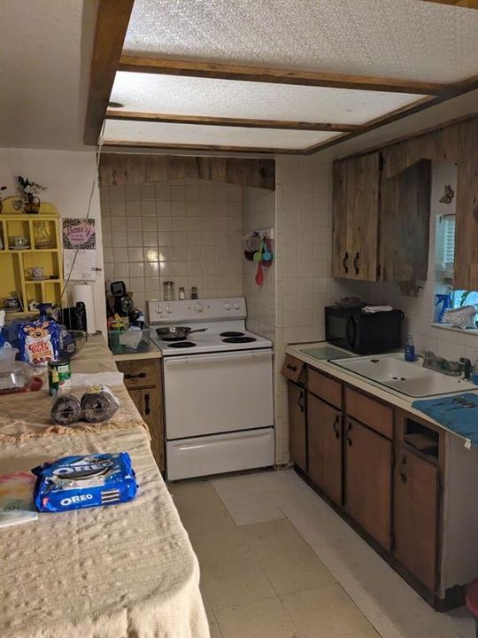 En Venta: $205,000 (4 camas, 2 baños, 1920 Pies cuadrados)