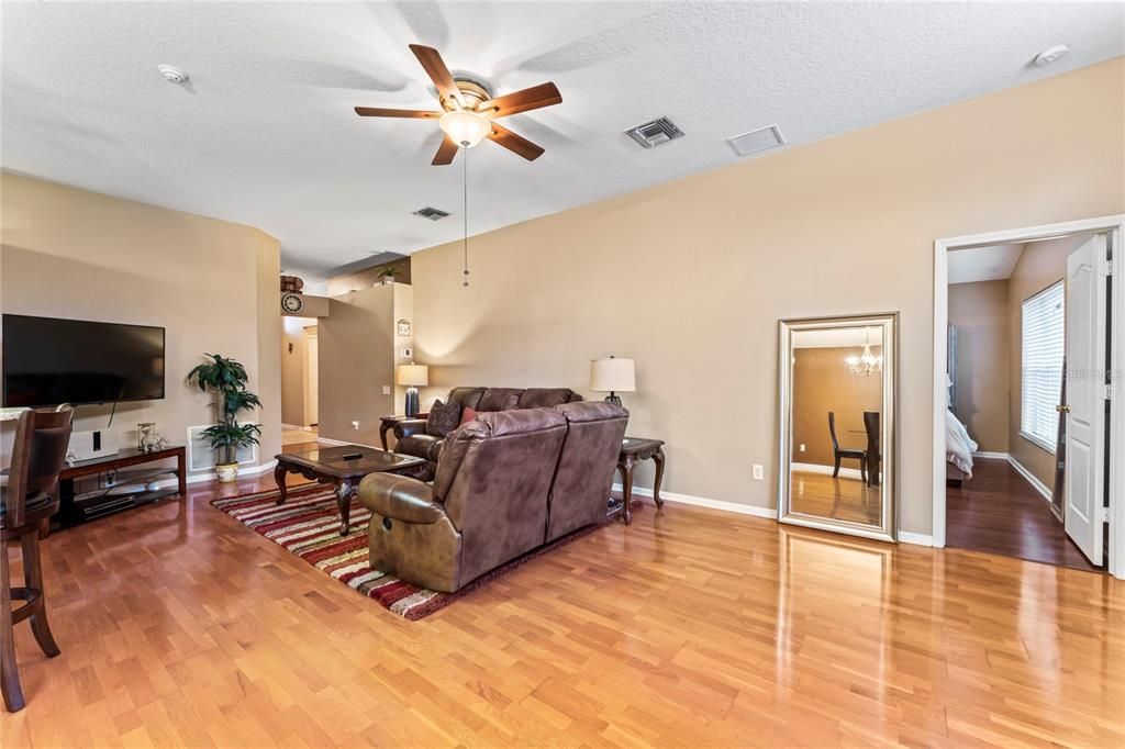 Recently Sold: $335,000 (3 beds, 2 baths, 1507 Square Feet)