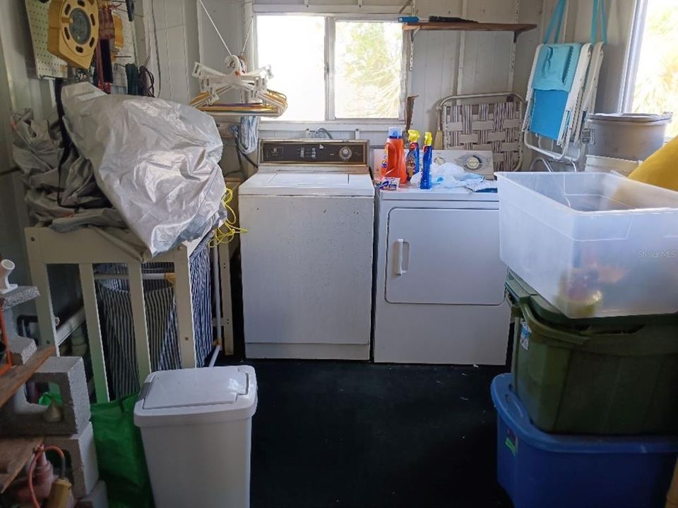 SHED WITH WASHER AND DRYER