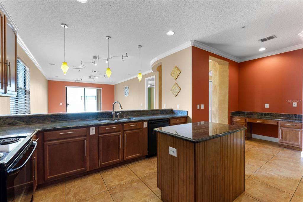 Active With Contract: $465,500 (3 beds, 2 baths, 2122 Square Feet)