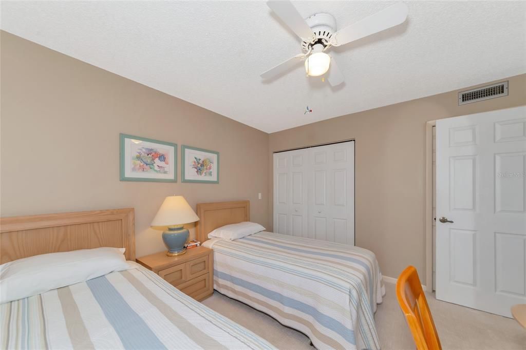 Active With Contract: $179,900 (2 beds, 2 baths, 1080 Square Feet)