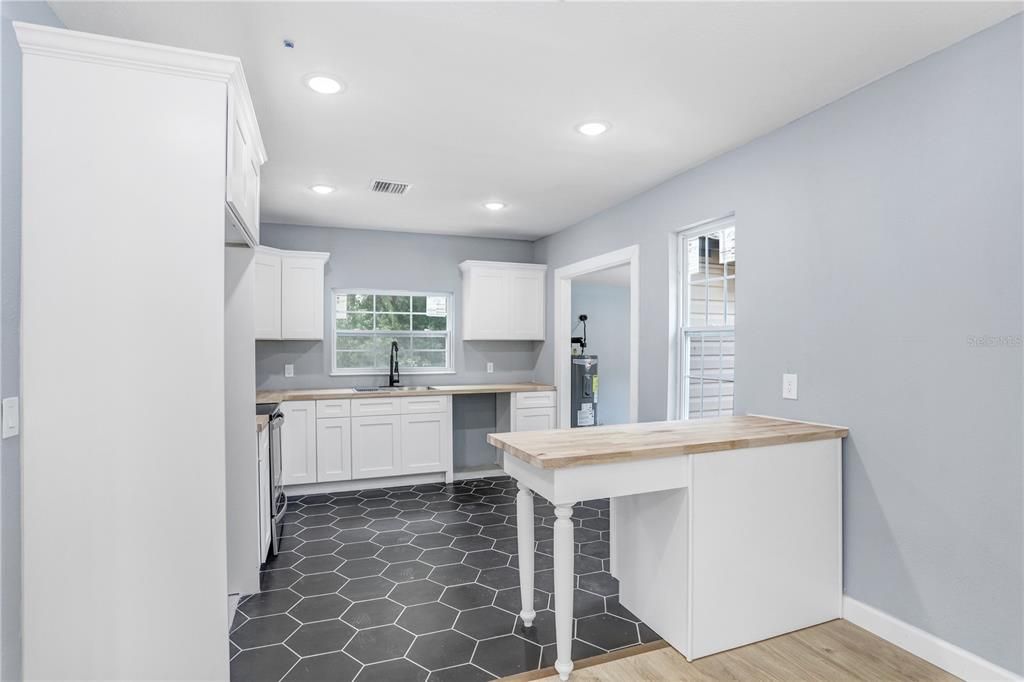 For Sale: $319,900 (3 beds, 2 baths, 1652 Square Feet)