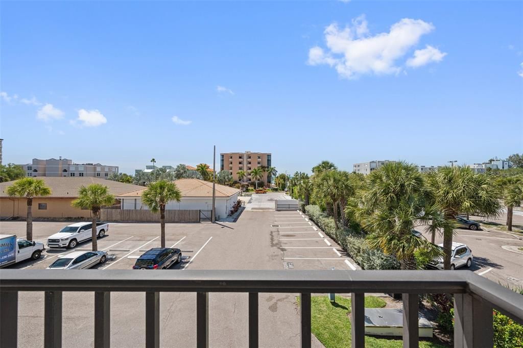 Active With Contract: $619,500 (2 beds, 2 baths, 1320 Square Feet)