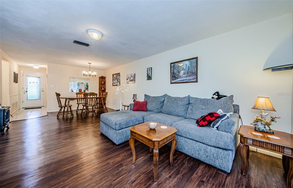 Active With Contract: $115,000 (2 beds, 1 baths, 1025 Square Feet)
