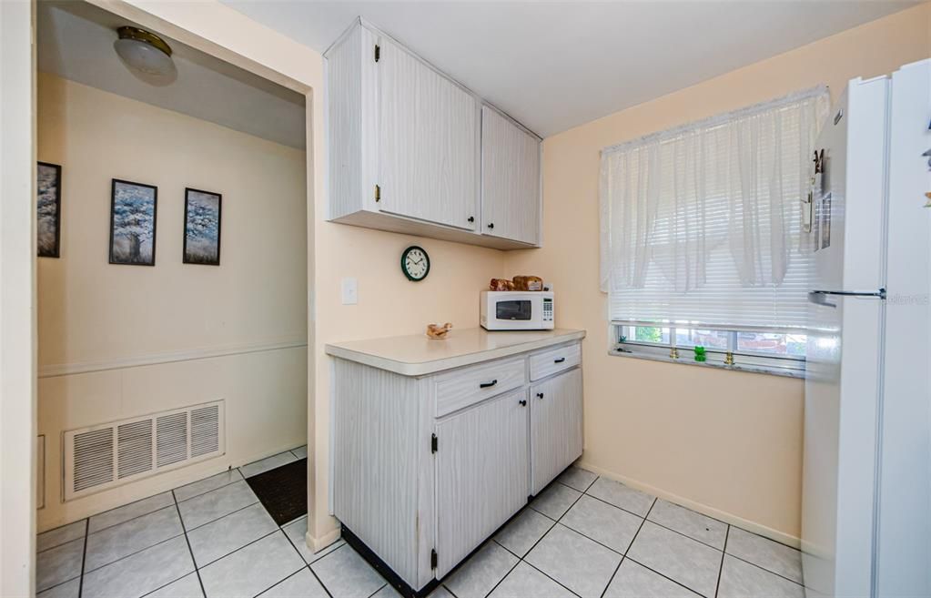Active With Contract: $115,000 (2 beds, 1 baths, 1025 Square Feet)