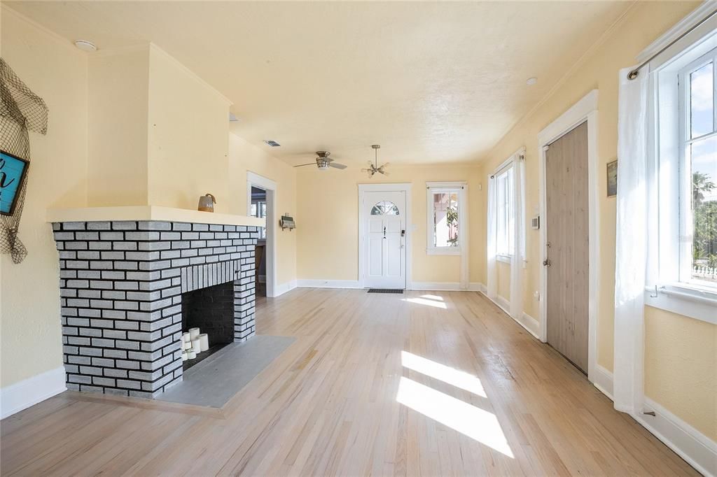 Active With Contract: $334,900 (2 beds, 2 baths, 1663 Square Feet)