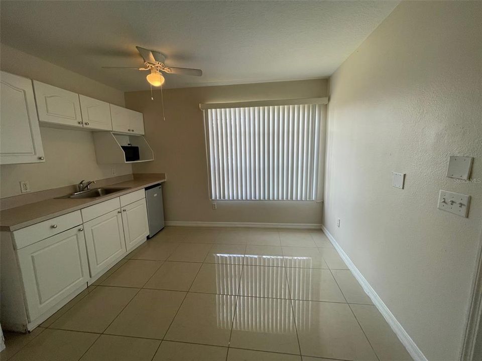 For Rent: $1,000 (1 beds, 1 baths, 300 Square Feet)