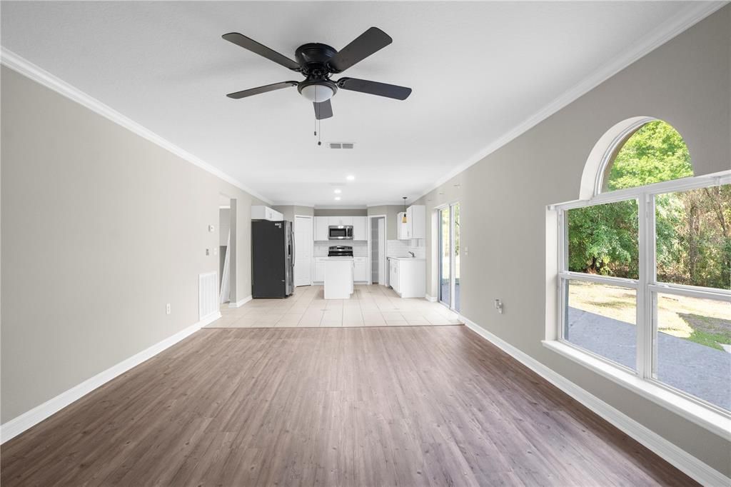 Active With Contract: $350,000 (5 beds, 3 baths, 2931 Square Feet)