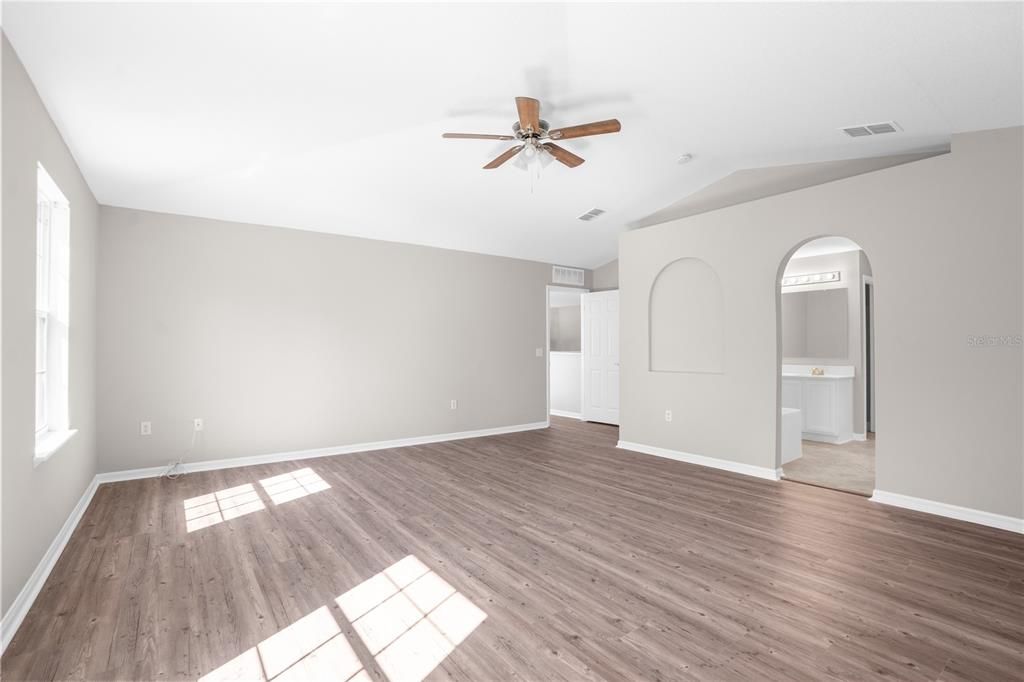 Active With Contract: $350,000 (5 beds, 3 baths, 2931 Square Feet)