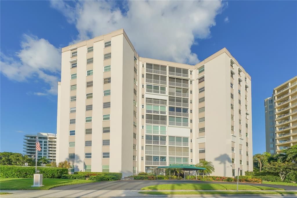 Regency House at 435 S Gulfstream is a luxury residential building located in Sarasota, Florida.