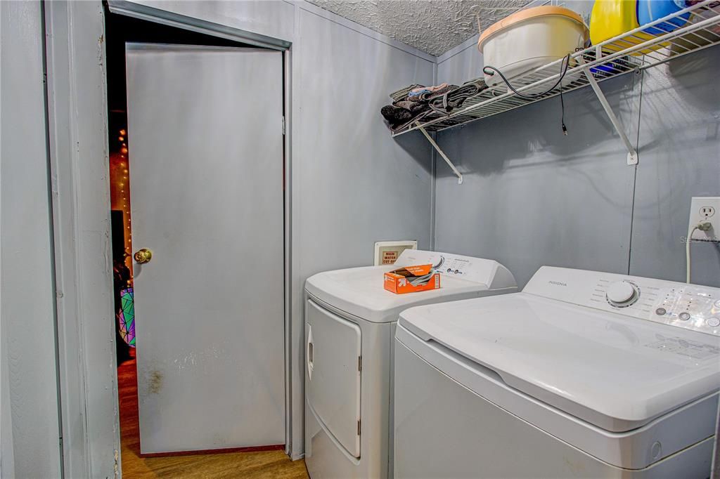 For Sale: $125,000 (3 beds, 2 baths, 1088 Square Feet)