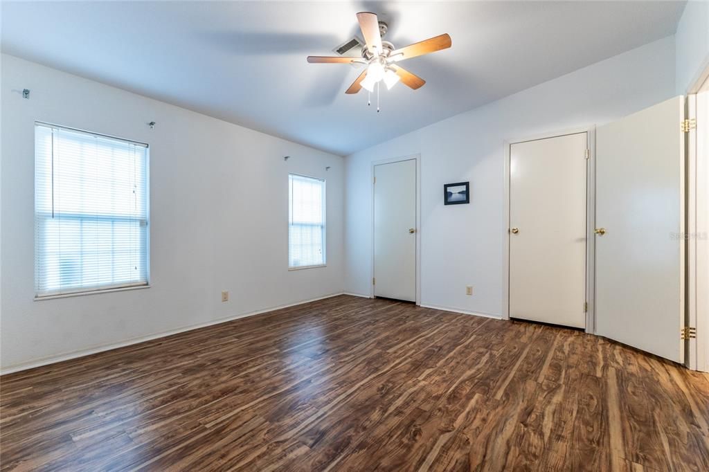 For Sale: $199,900 (3 beds, 2 baths, 1350 Square Feet)