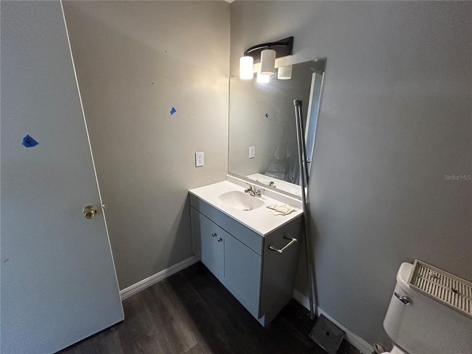 Active With Contract: $159,900 (2 beds, 2 baths, 1096 Square Feet)