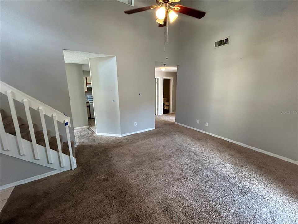 Active With Contract: $159,900 (2 beds, 2 baths, 1096 Square Feet)