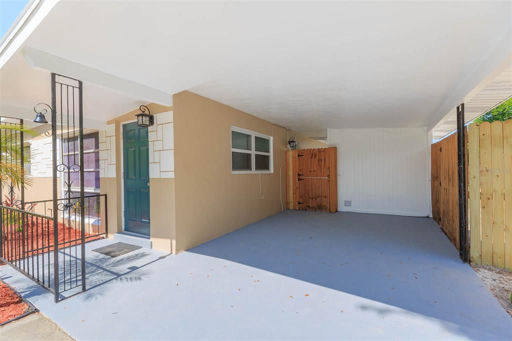 Active With Contract: $237,000 (3 beds, 1 baths, 954 Square Feet)