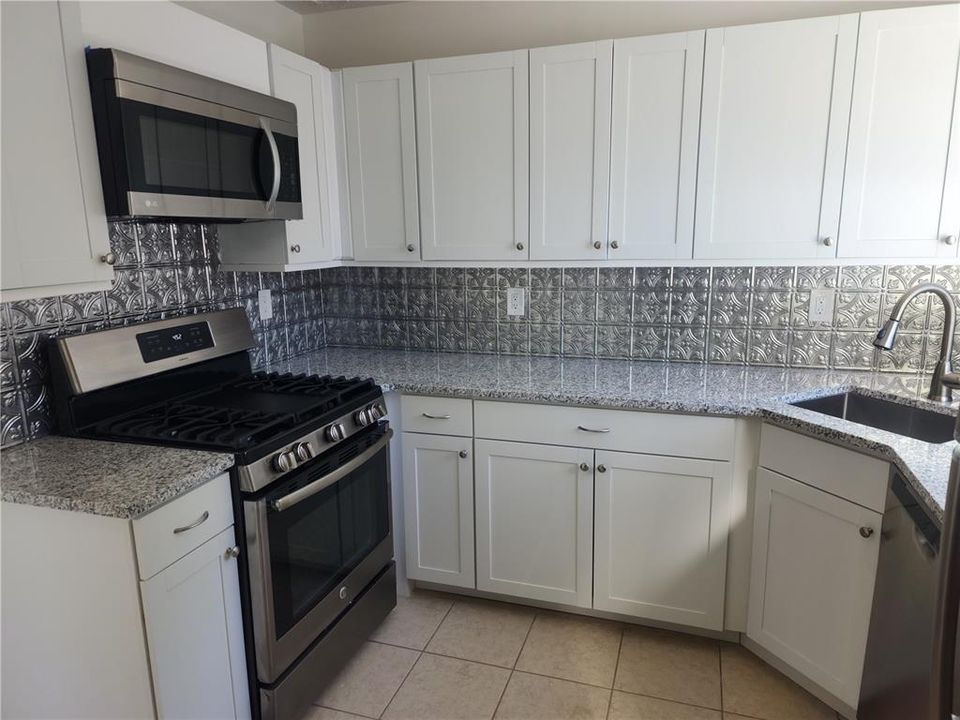 For Rent: $1,900 (3 beds, 1 baths, 1122 Square Feet)