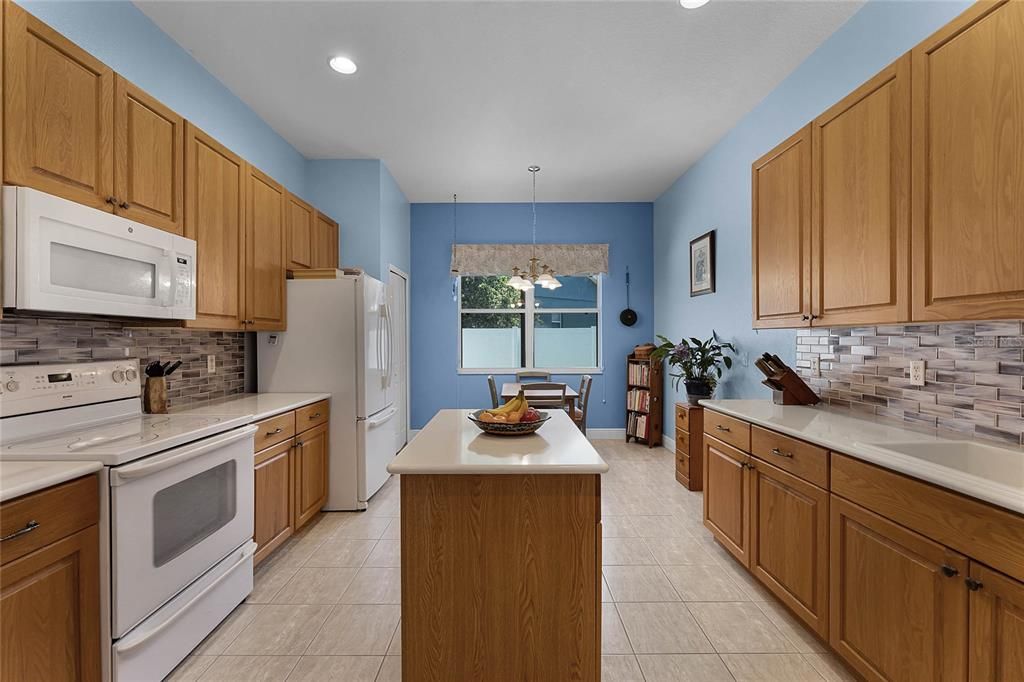 Active With Contract: $600,000 (4 beds, 3 baths, 2613 Square Feet)