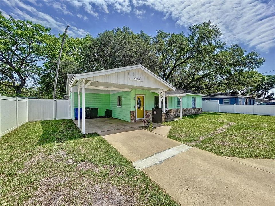 Active With Contract: $300,000 (3 beds, 2 baths, 1020 Square Feet)