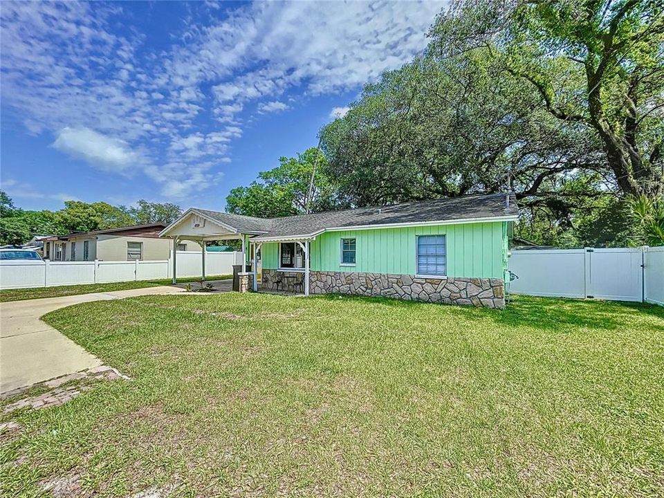 Active With Contract: $300,000 (3 beds, 2 baths, 1020 Square Feet)