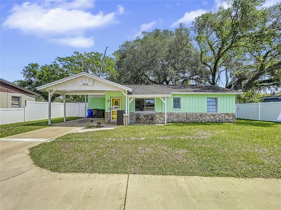 Active With Contract: $300,000 (3 beds, 2 baths, 1020 Square Feet)