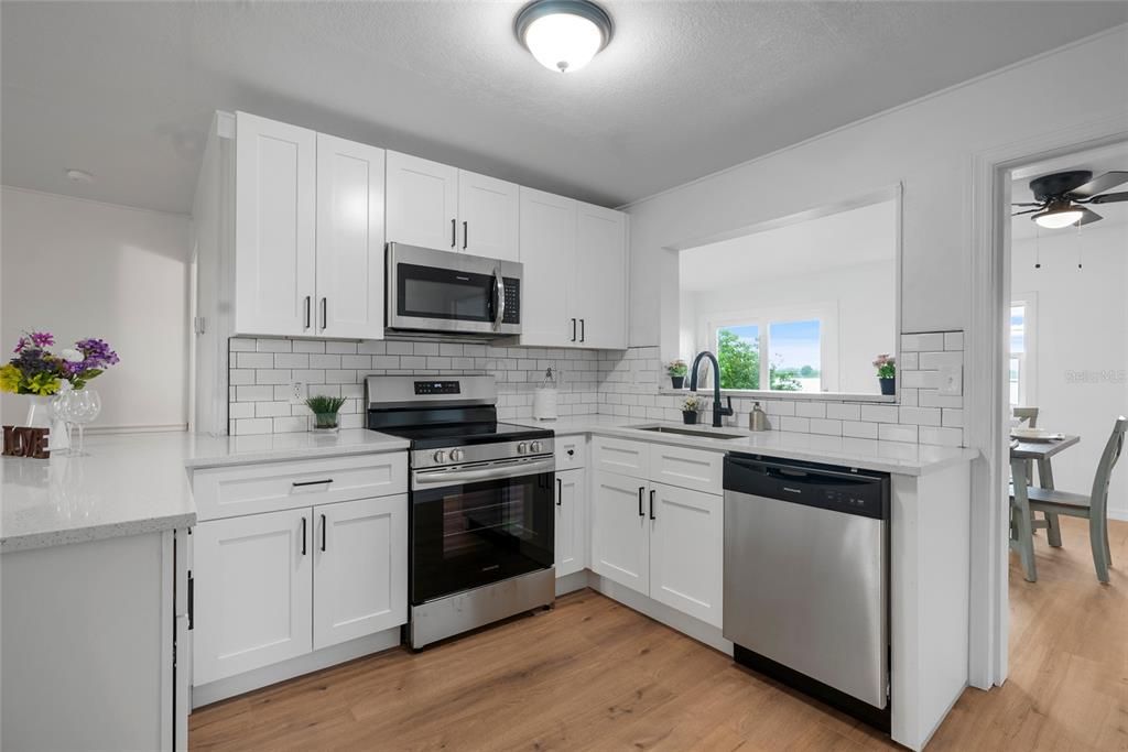 Active With Contract: $239,900 (3 beds, 1 baths, 1064 Square Feet)