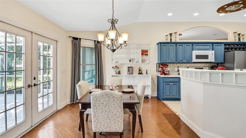 Recently Sold: $545,000 (3 beds, 2 baths, 2718 Square Feet)