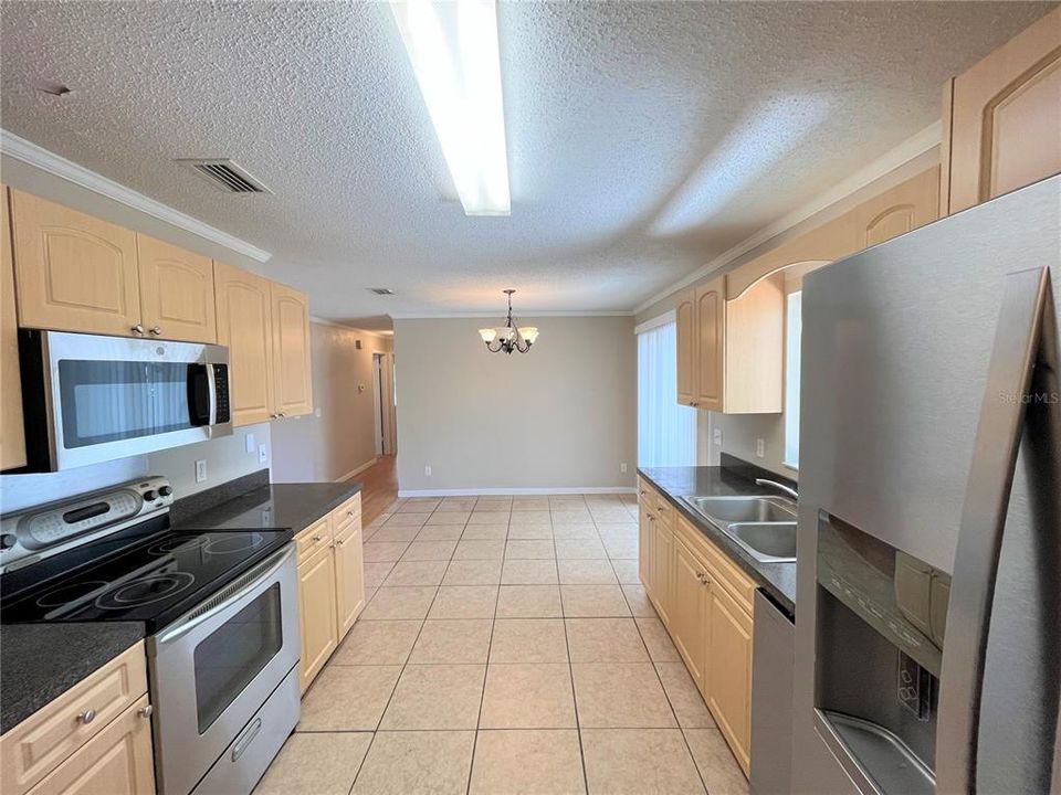 For Rent: $2,500 (4 beds, 2 baths, 1568 Square Feet)