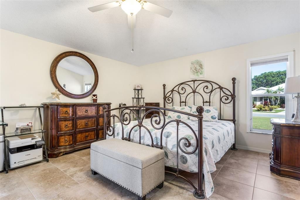 Recently Sold: $360,000 (2 beds, 2 baths, 1815 Square Feet)