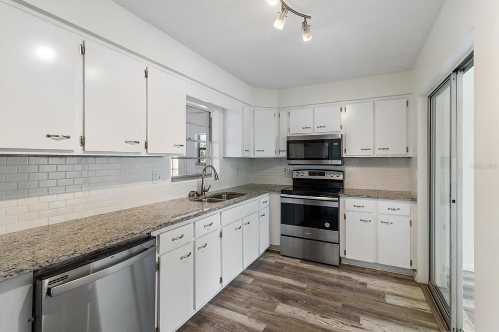 For Sale: $214,900 (3 beds, 2 baths, 1474 Square Feet)