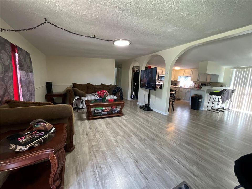 For Sale: $169,000 (3 beds, 2 baths, 1456 Square Feet)