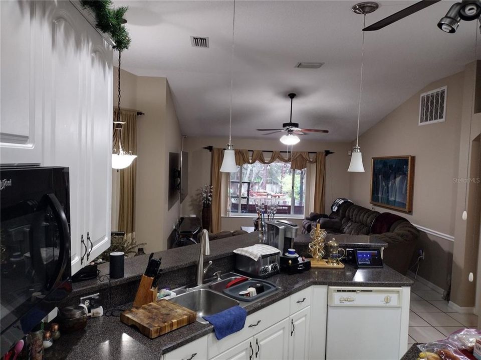 For Sale: $460,000 (4 beds, 3 baths, 2310 Square Feet)