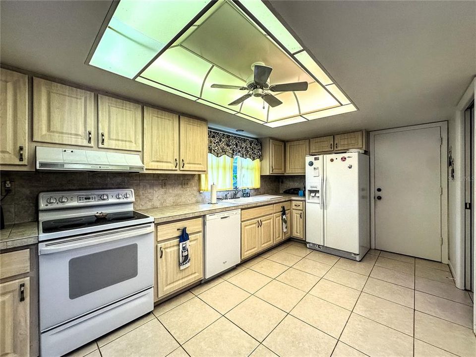 For Sale: $310,000 (2 beds, 2 baths, 1567 Square Feet)