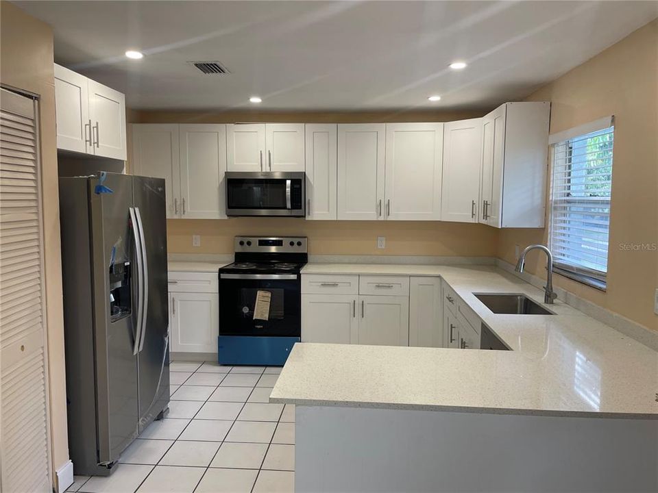 Recently Sold: $300,000 (3 beds, 2 baths, 1524 Square Feet)
