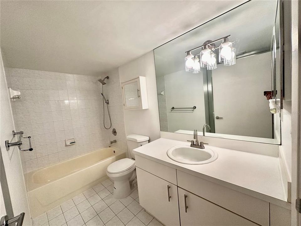 For Sale: $399,000 (1 beds, 2 baths, 810 Square Feet)