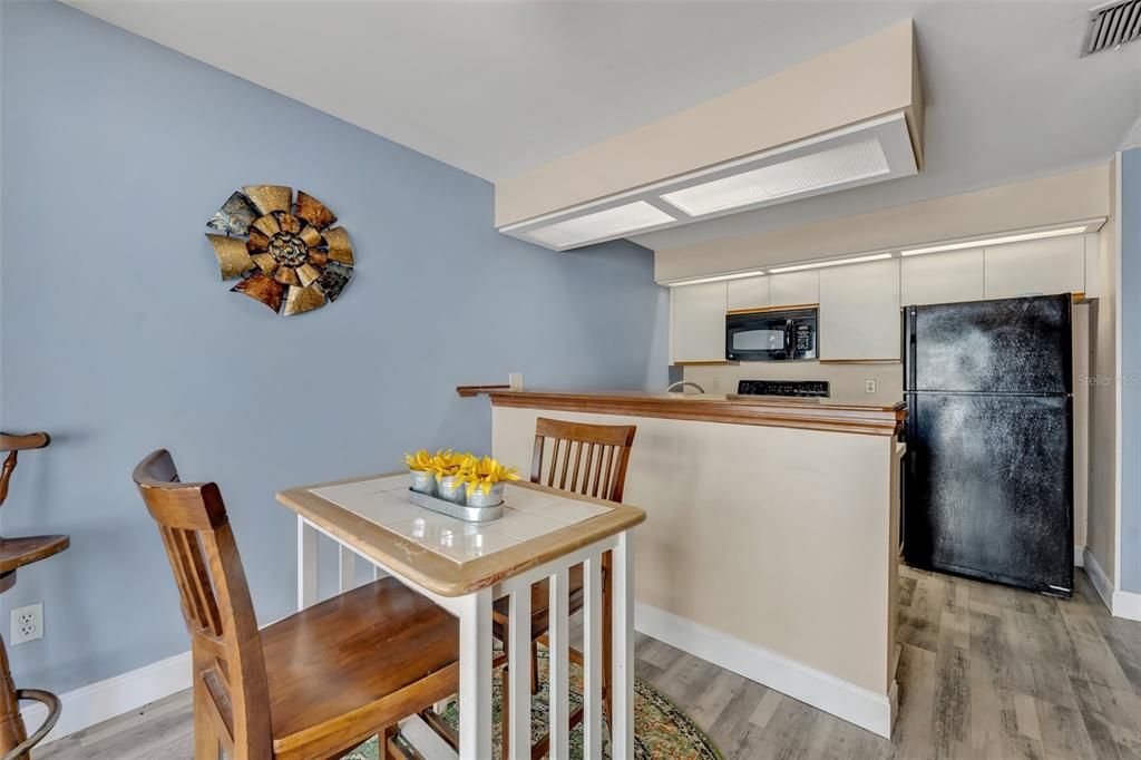 For Sale: $288,000 (2 beds, 2 baths, 1295 Square Feet)