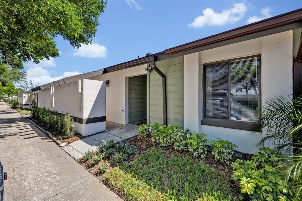 For Sale: $288,000 (2 beds, 2 baths, 1295 Square Feet)