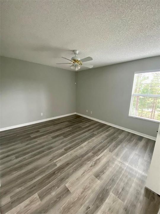 Active With Contract: $1,900 (2 beds, 2 baths, 999 Square Feet)