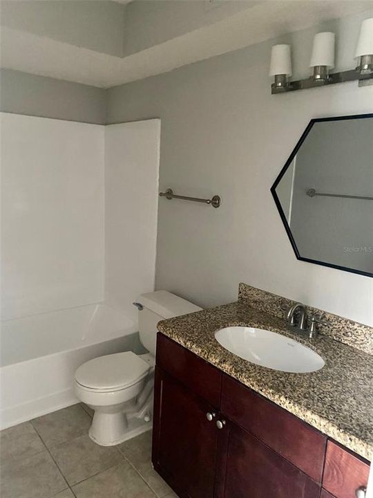 Active With Contract: $1,900 (2 beds, 2 baths, 999 Square Feet)