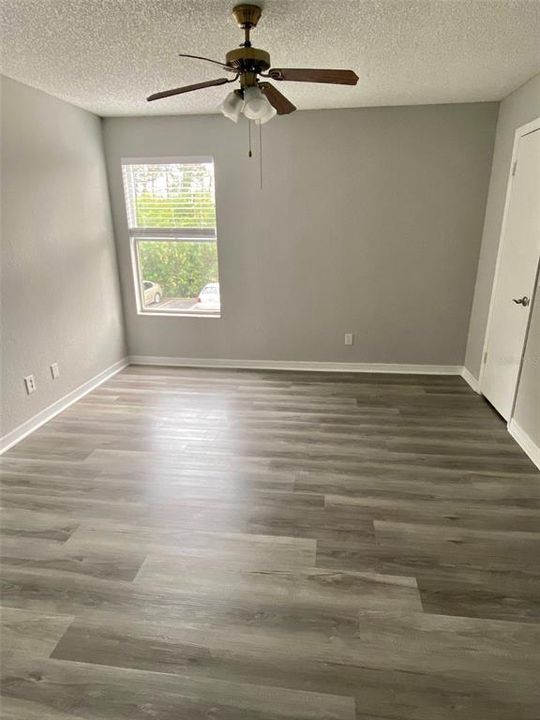 Active With Contract: $1,900 (2 beds, 2 baths, 999 Square Feet)