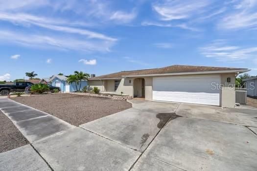 Active With Contract: $439,900 (2 beds, 2 baths, 1761 Square Feet)