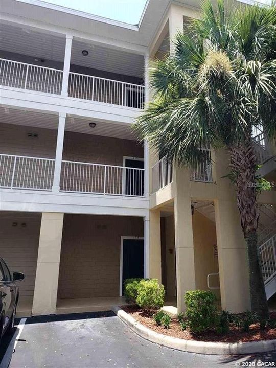Active With Contract: $195,000 (1 beds, 1 baths, 640 Square Feet)