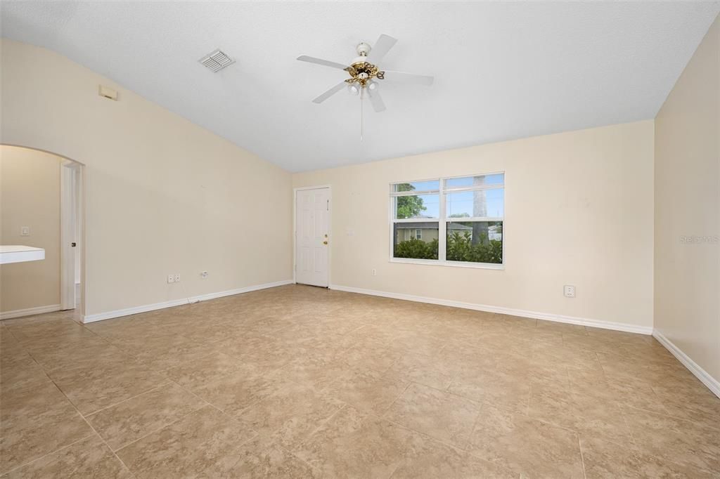 Large living room, tiled floor