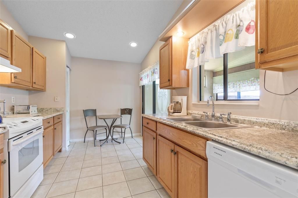 Recently Sold: $255,000 (2 beds, 2 baths, 1220 Square Feet)