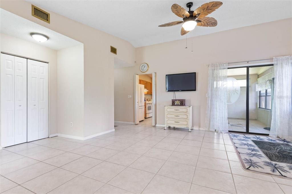 Recently Sold: $255,000 (2 beds, 2 baths, 1220 Square Feet)