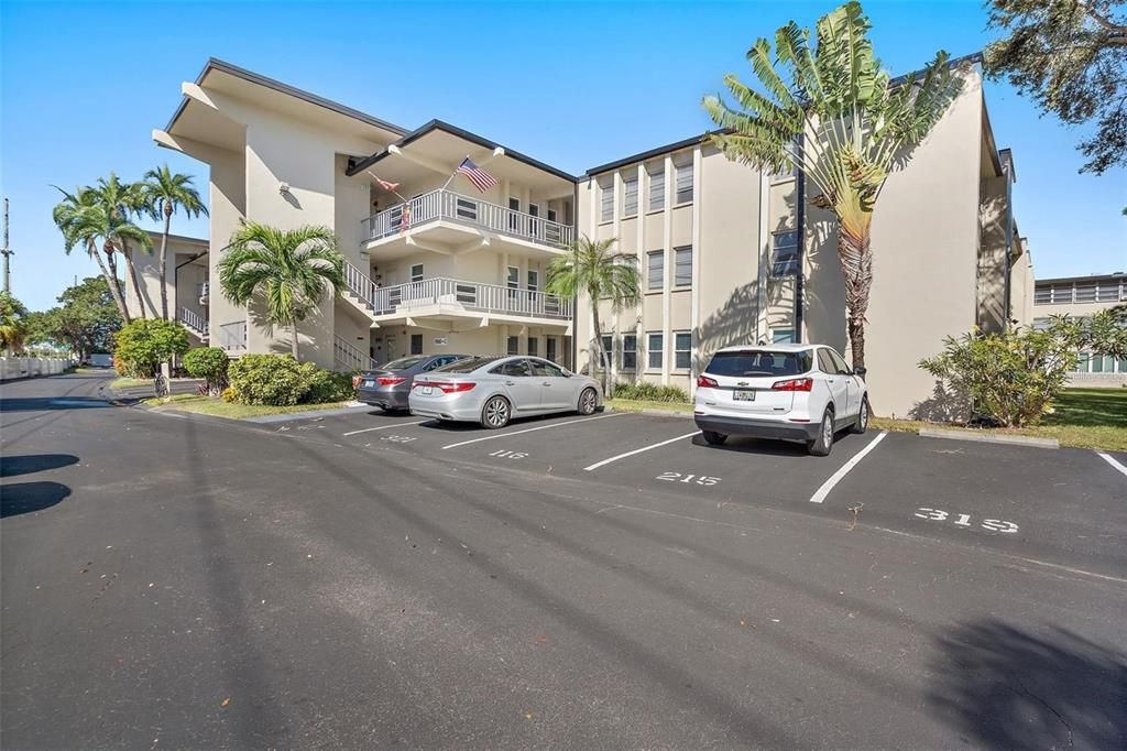 Recently Sold: $135,000 (1 beds, 1 baths, 745 Square Feet)