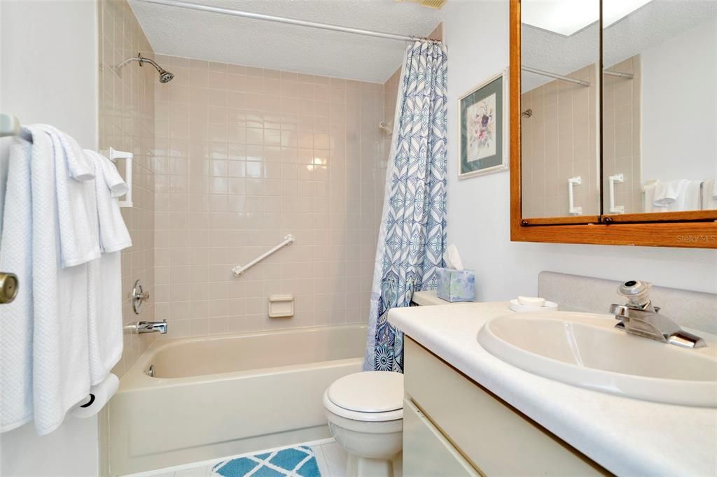 最近售出: $204,900 (2 贝兹, 2 浴室, 1128 平方英尺)